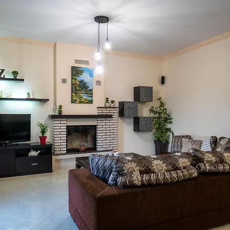 Maggie Alonia Villa