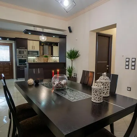Maggie Alonia Villa Ano Yerakarion