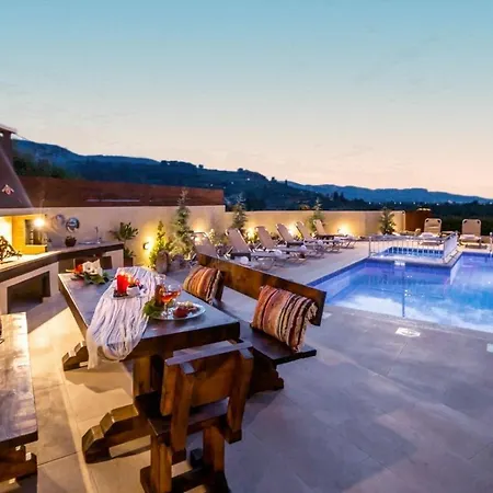 Villa Maggie Alonia *